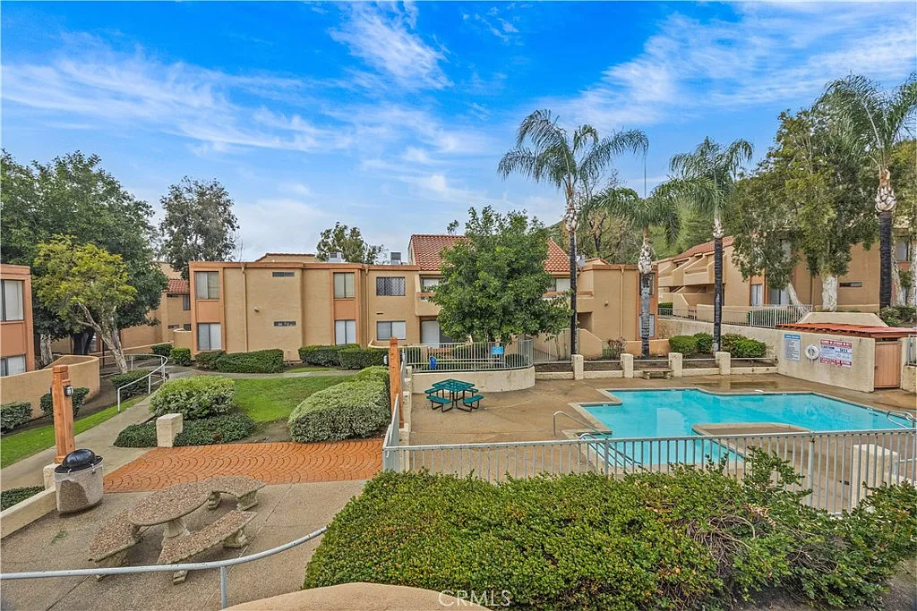 1 bed, 904 sqft, $1,750 — Photo 2
