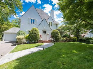 15 Ascot Ridge Rd, Great Neck, NY 11021