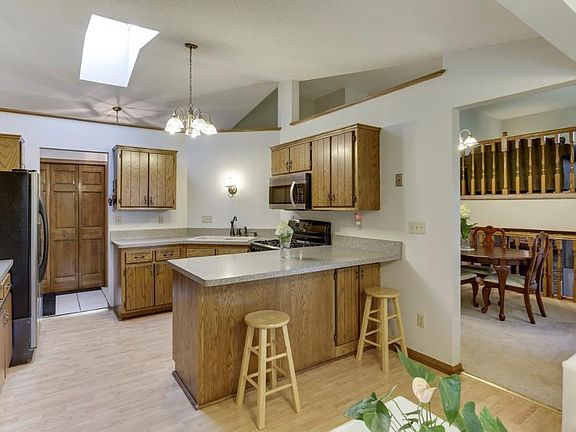 3rd image of 4140 Orchid Ln N