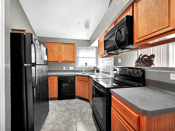4th image of 1207 Bayou Glen Dr