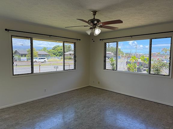 3rd image of 545 Kanoelehua Ave