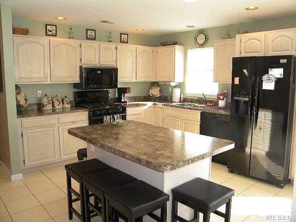 3rd image of 50 Dogwood Ln