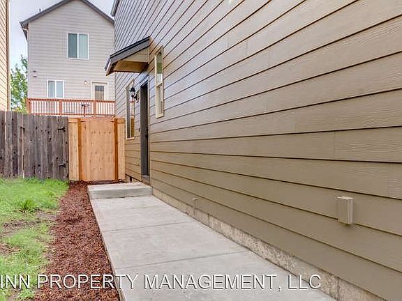 5th image of 3303 NE 43rd Pl