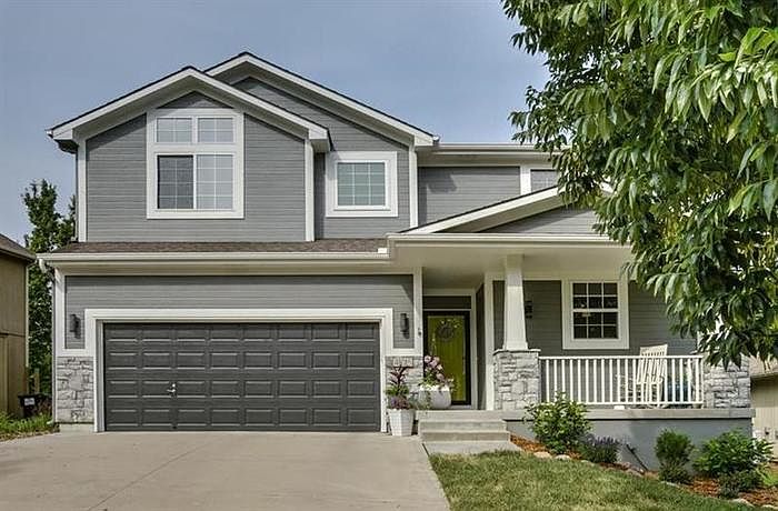 1st image of 405 NW Fox Hollow Ln