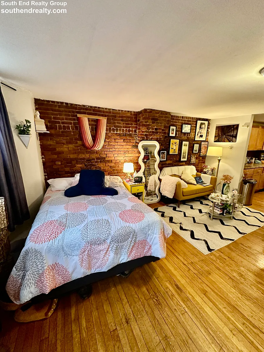 Building Photo - 23 E Springfield St #1A