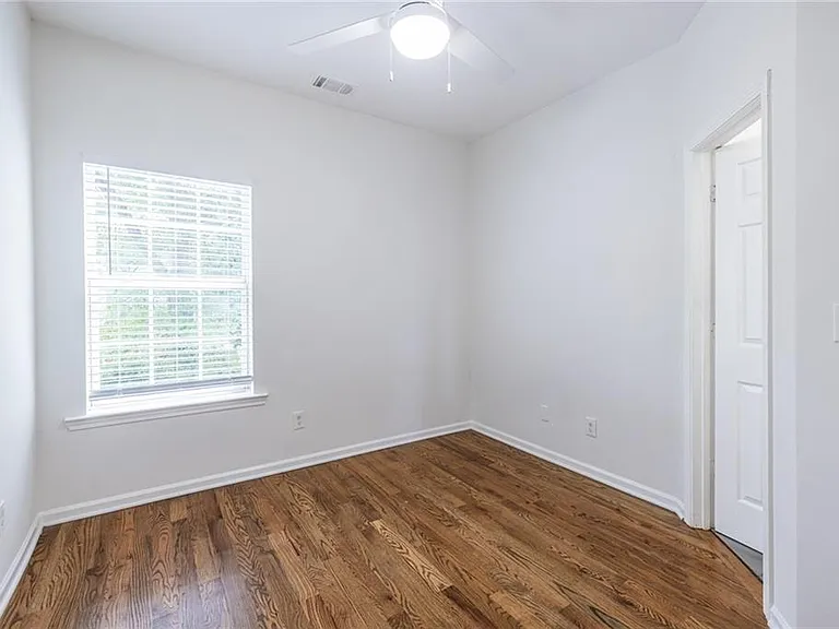 1146 Ira St SW — Photo 16