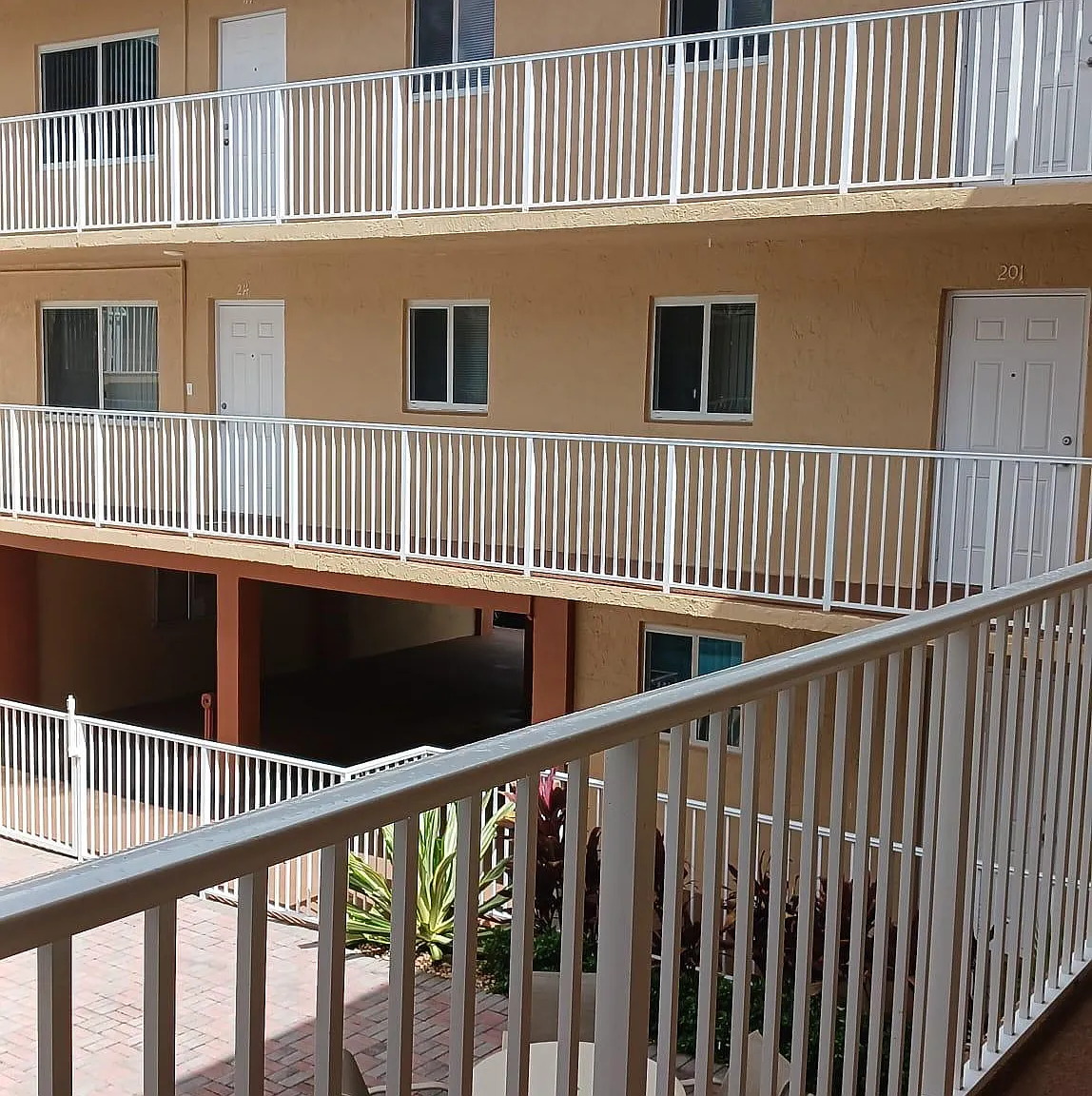 2 bed, 684 sqft, $1,950 — Photo 2