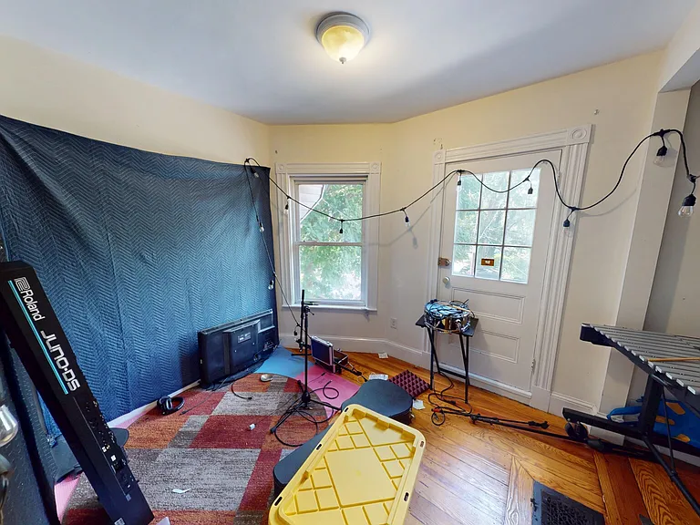 1 Woodstock Ave #A — Photo 9