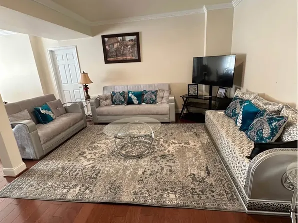 2995 Akron St, Woodbridge, VA 22193