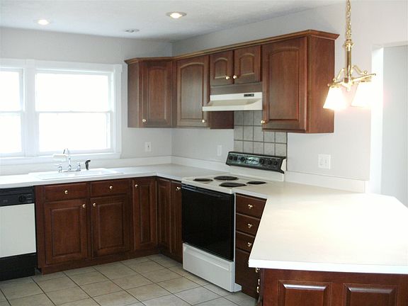 2nd image of 823 S Eastside Dr