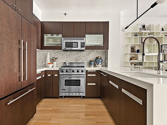 4th image of 454 W 54th St APT 5G