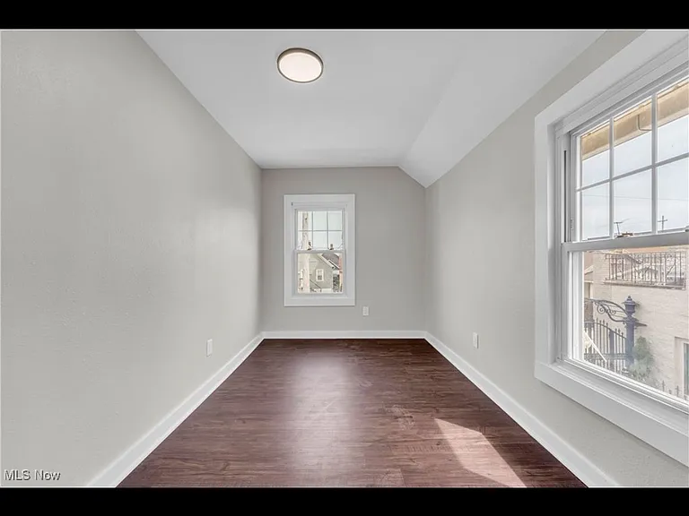 1244 W 69th St — Photo 15