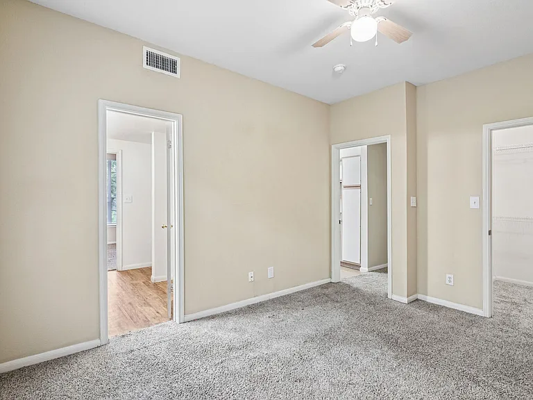 Chelsea Apartments — Photo 16