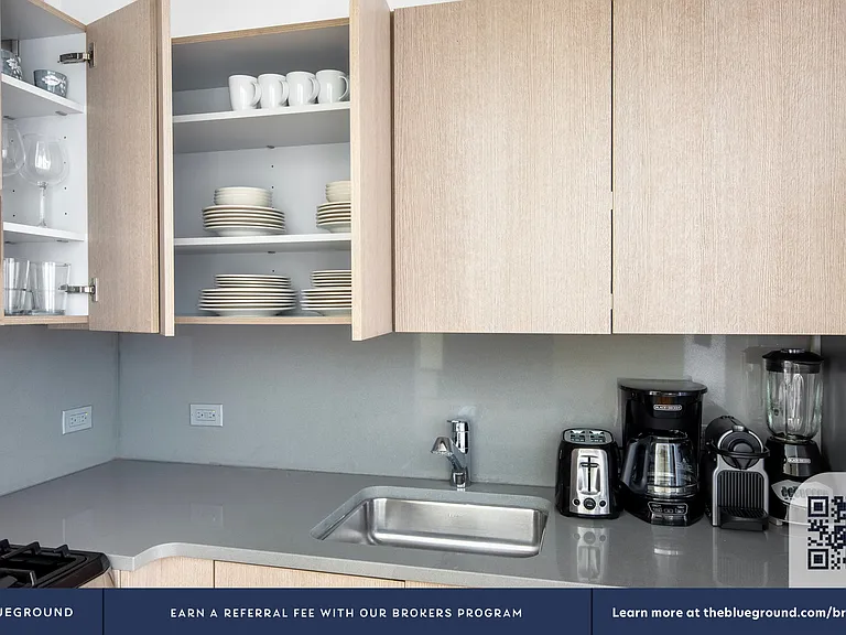 101 W 15th St #607 — Photo 8