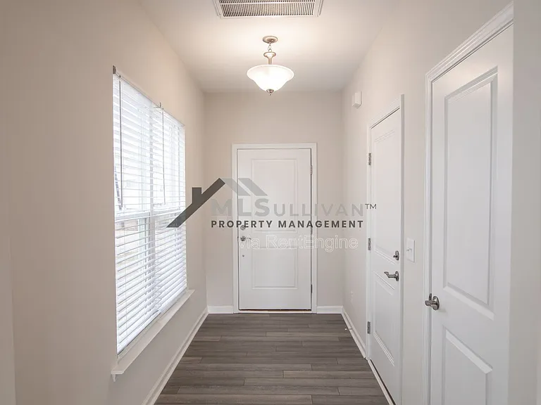 1010 Crater Lake Way — Photo 8