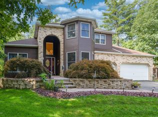 3023 Hemlock Rd, Stroudsburg, PA 18360