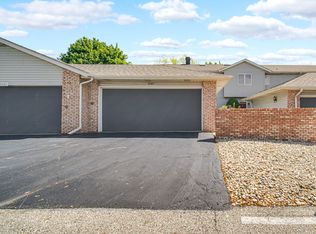 2605 Knollwood Dr, Crown Point, IN 46307