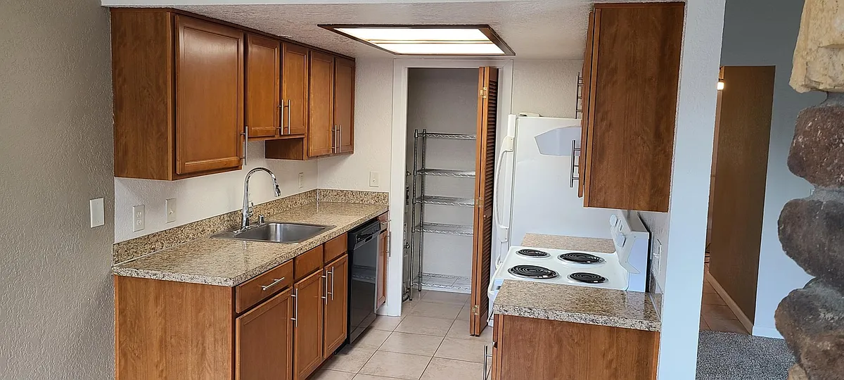 Building Photo - 404 Railroad Ave #12