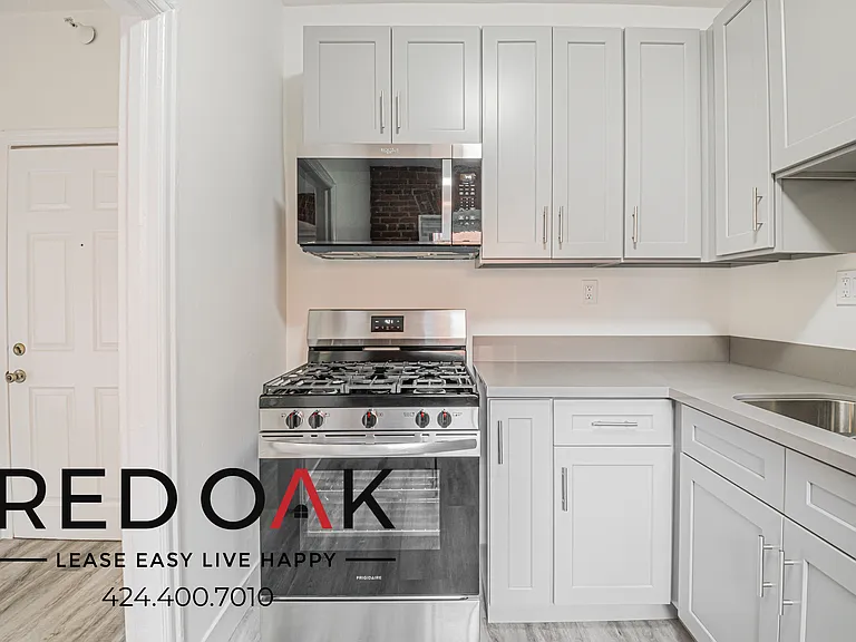 147 S Normandie Ave #304 — Photo 3