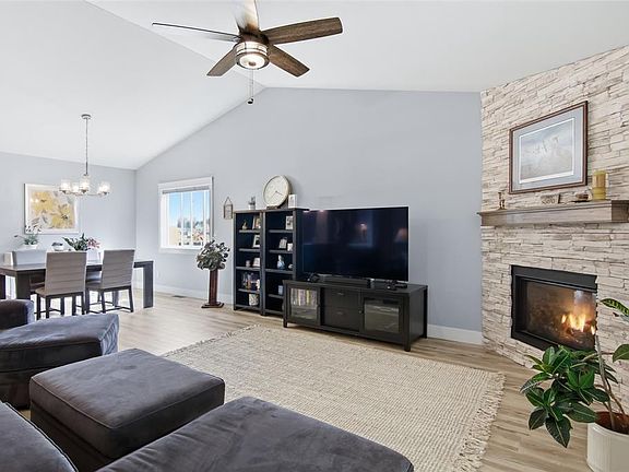 3rd image of 4974 Field Crest Lane