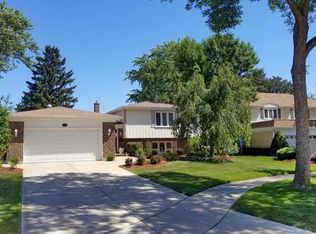 1004 W Brittany Dr, Arlington Heights, IL 60004