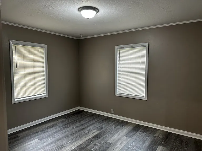 705 Virginia Dr — Photo 3
