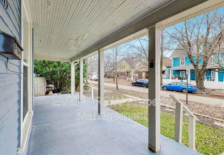 415 N Oxford St — Photo 5