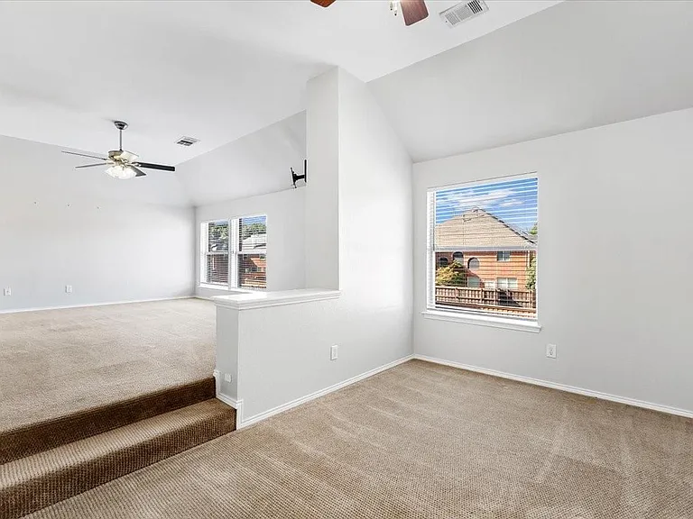 1121 London Dr — Photo 25