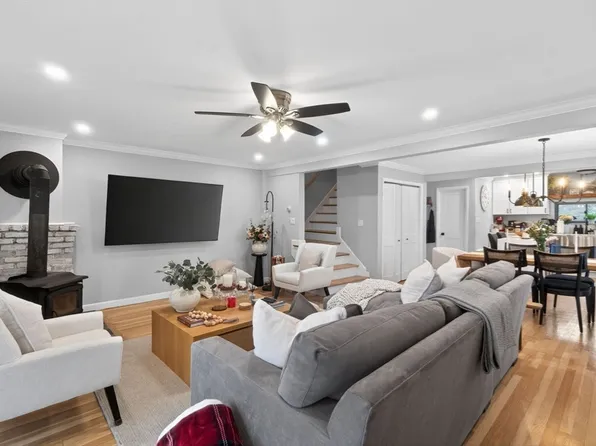 54 Winter St, Woburn, MA 01801