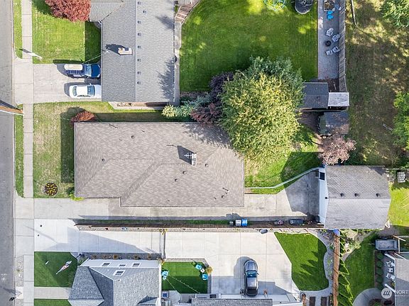 4th image of 1916 4th Avenue NW