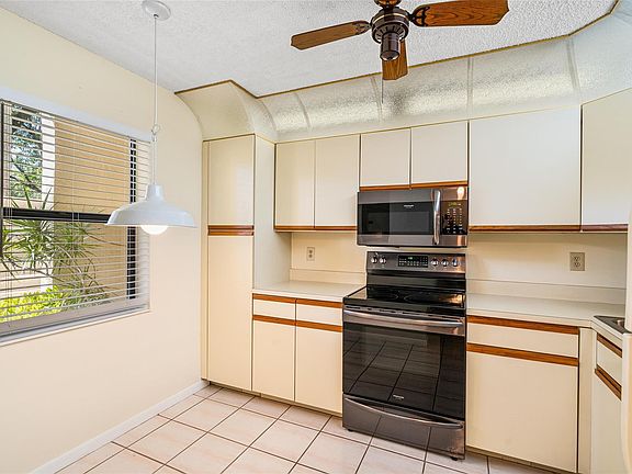 4th image of 4201 Carambola Circle #26120
