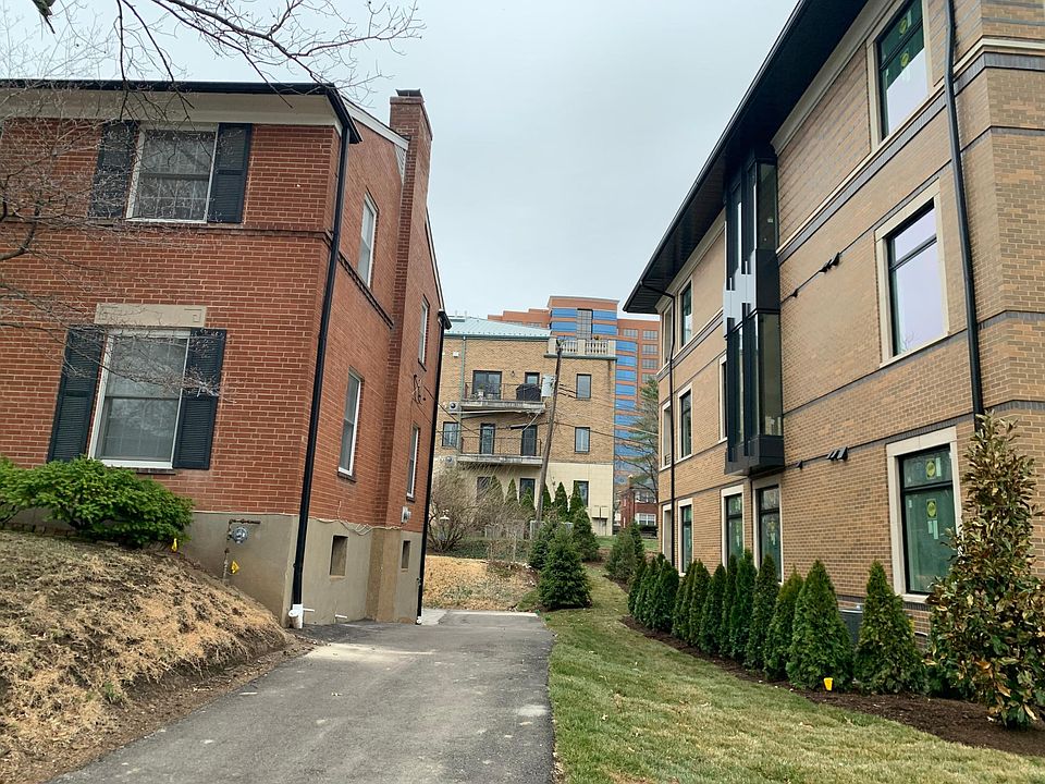 59 Topton Way 1S on left