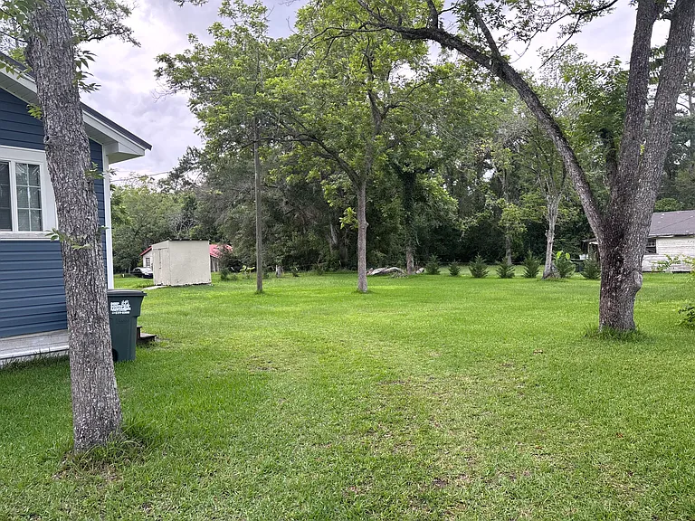 E Screven St — Photo 10