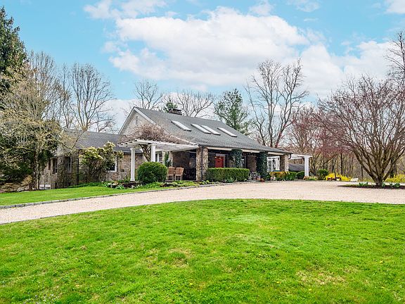 4th image of 58 Woodchuck Ln