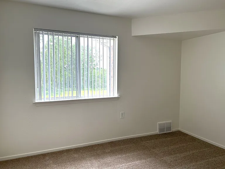 Windsor Place Apartments — Photo 103