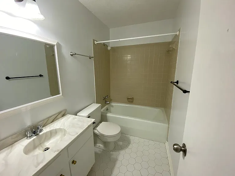 921 Nottingham Dr #13 — Photo 10