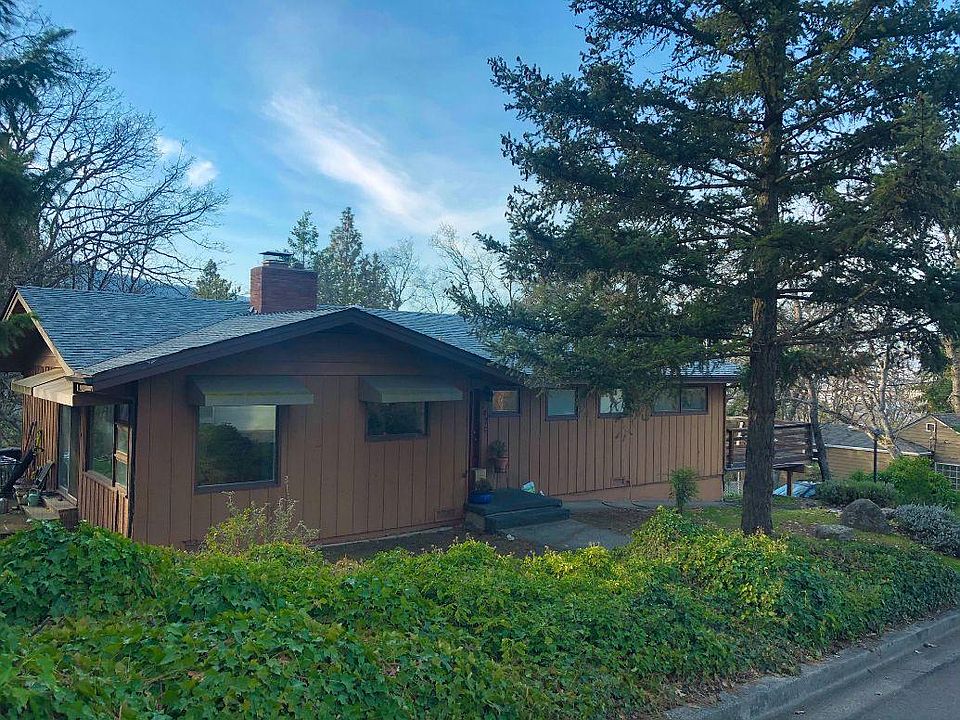 1st image of 747 Leonard St