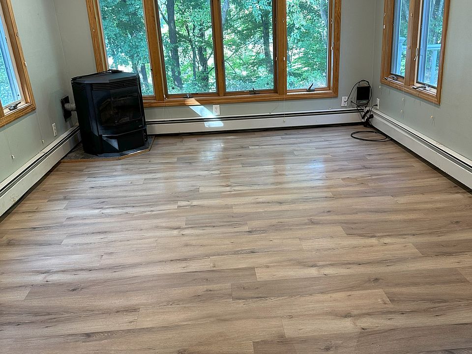 LR with Pellet Stove 18'X12'