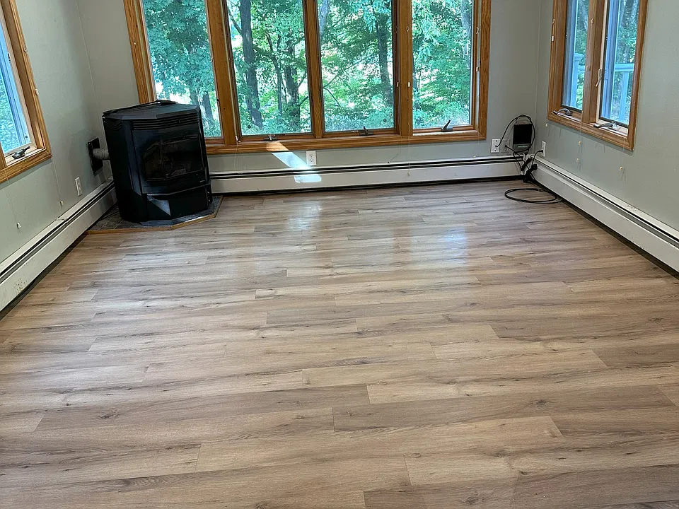 LR with Pellet Stove 18'X12'