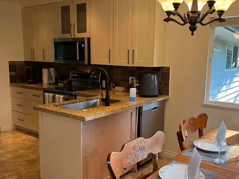 4863 Cedar Cres #UPPER — Photo 8