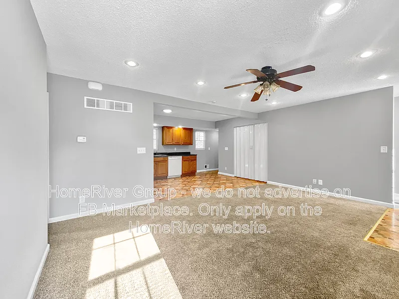 3 bed, 2.0 bath, 912 sqft, $1,525 — Photo 2
