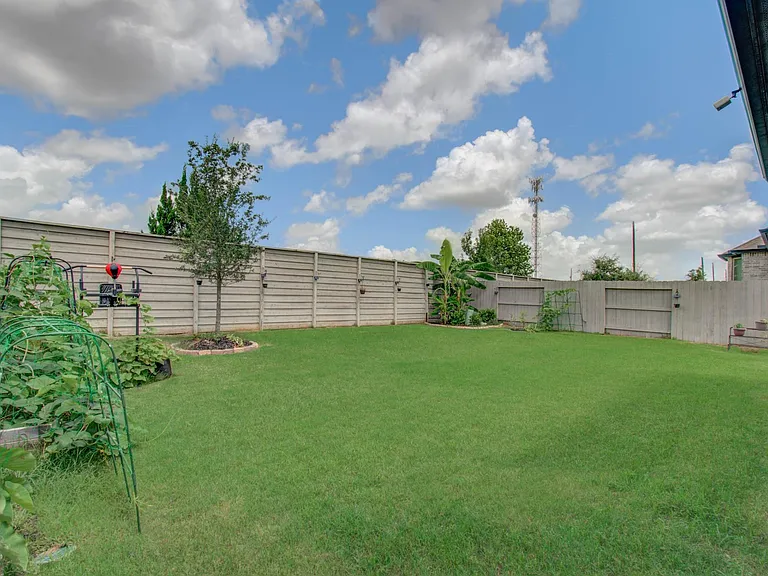 4722 Crest Hill Dr — Photo 46