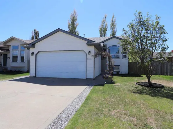 5537 N Park St, Blackfalds, AB T4M 0E8