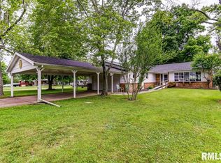 30034 Beach View Dr, Girard, IL 62640