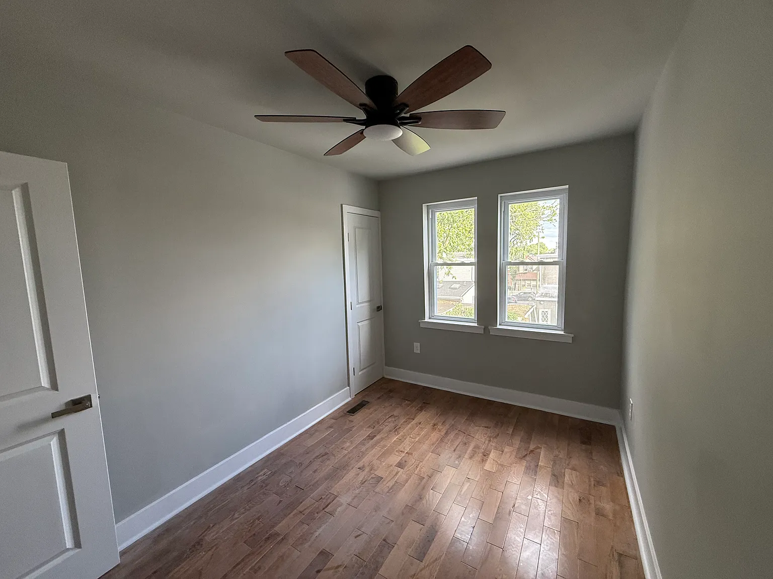 3 bed, 1282 sqft, $2,400 — Photo 4
