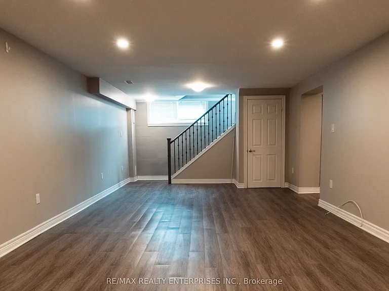 8 Salmond Ct #LOWER — Photo 2
