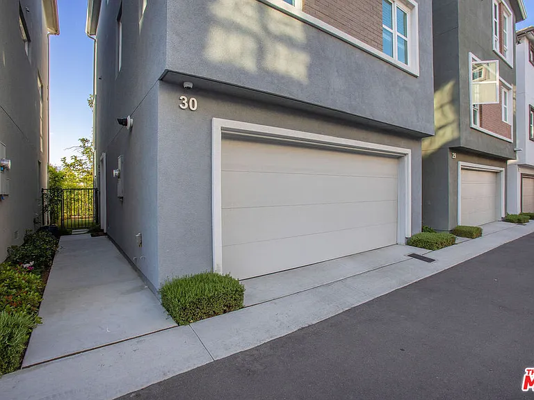 2700 E Chaucer St #30 — Photo 2