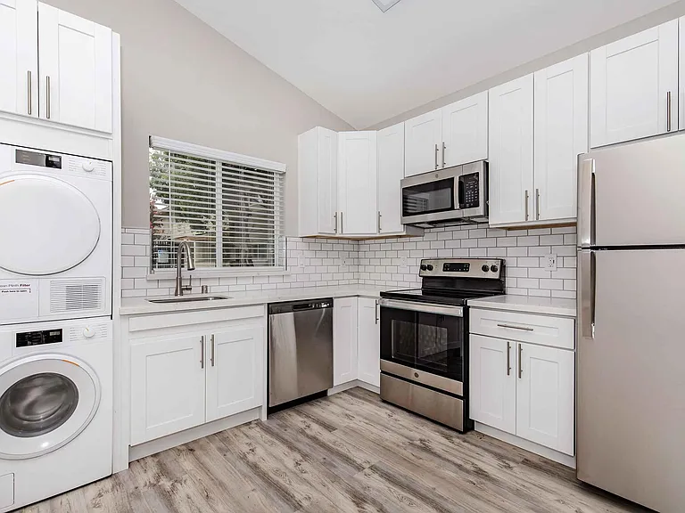 4401 Central Ave — Photo 48