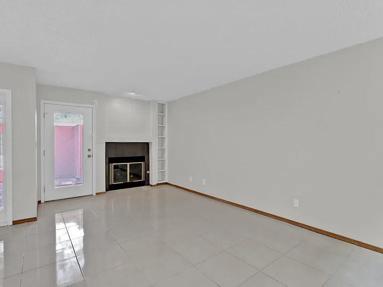 730 N Resler Dr #B — Photo 17