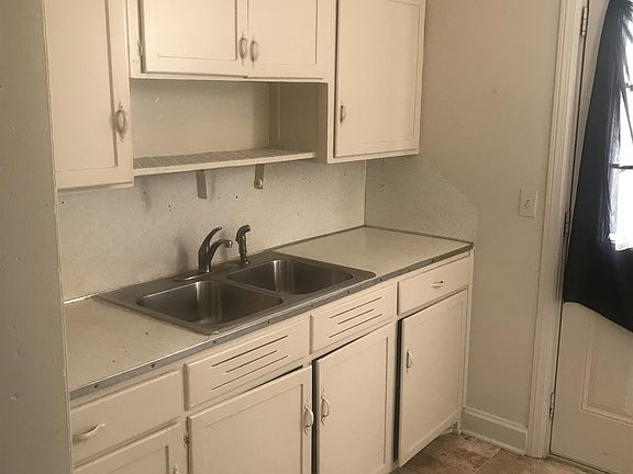 4th image of 212C Carver Ln